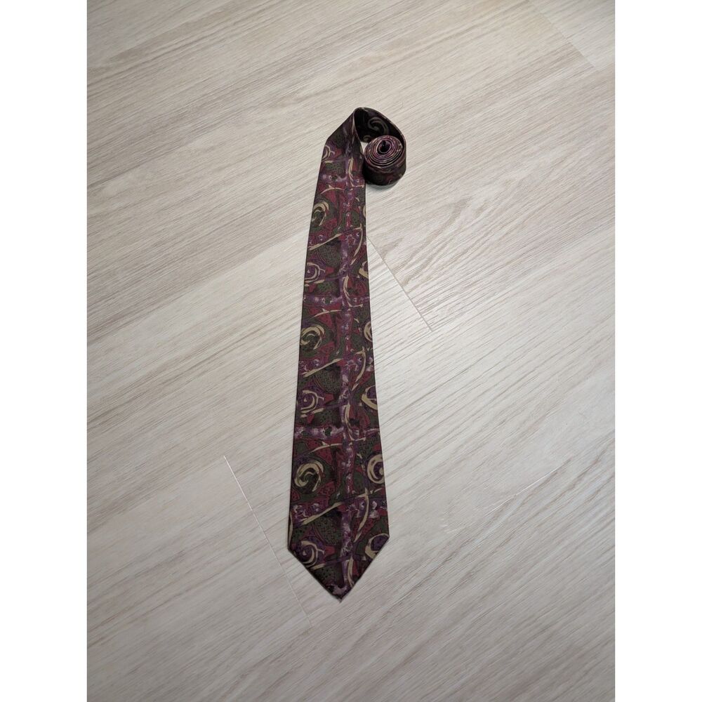 Nino Cerruti 100% Silk Abstract Geometric Necktie – Red, Green & Gold